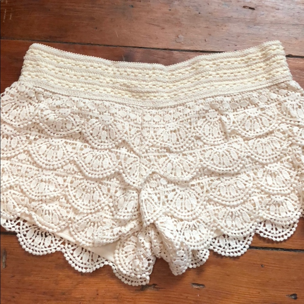 Rewind lace shorts